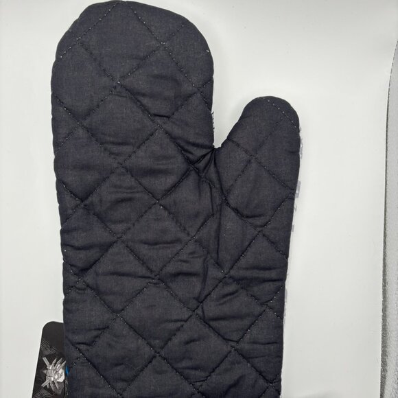 NWT - Disney Tim Burtons The Nightmare Before Christmas Oven Mitt Sally and Jack - Picture 2 of 3